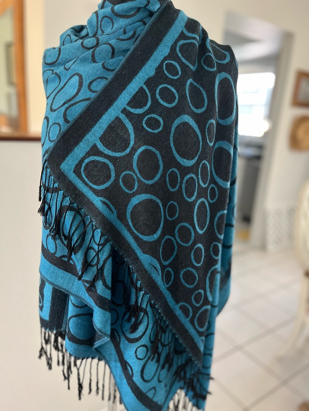 Gorgeous preloved pashmina geometric blue/black
